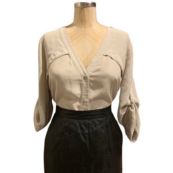 BCBG Grey Silk Button Up Short Sleeve Blouse Size Medium - Picture 5 of 7